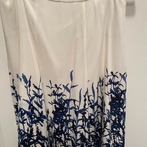 Multi-color, floral pattern skirt. Cream color lining. Side zipper.